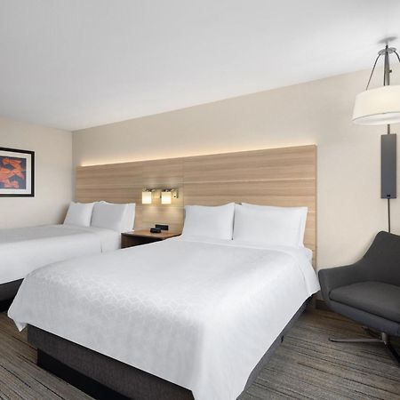 Holiday Inn Express Fort Bragg By Ihg Exterior photo