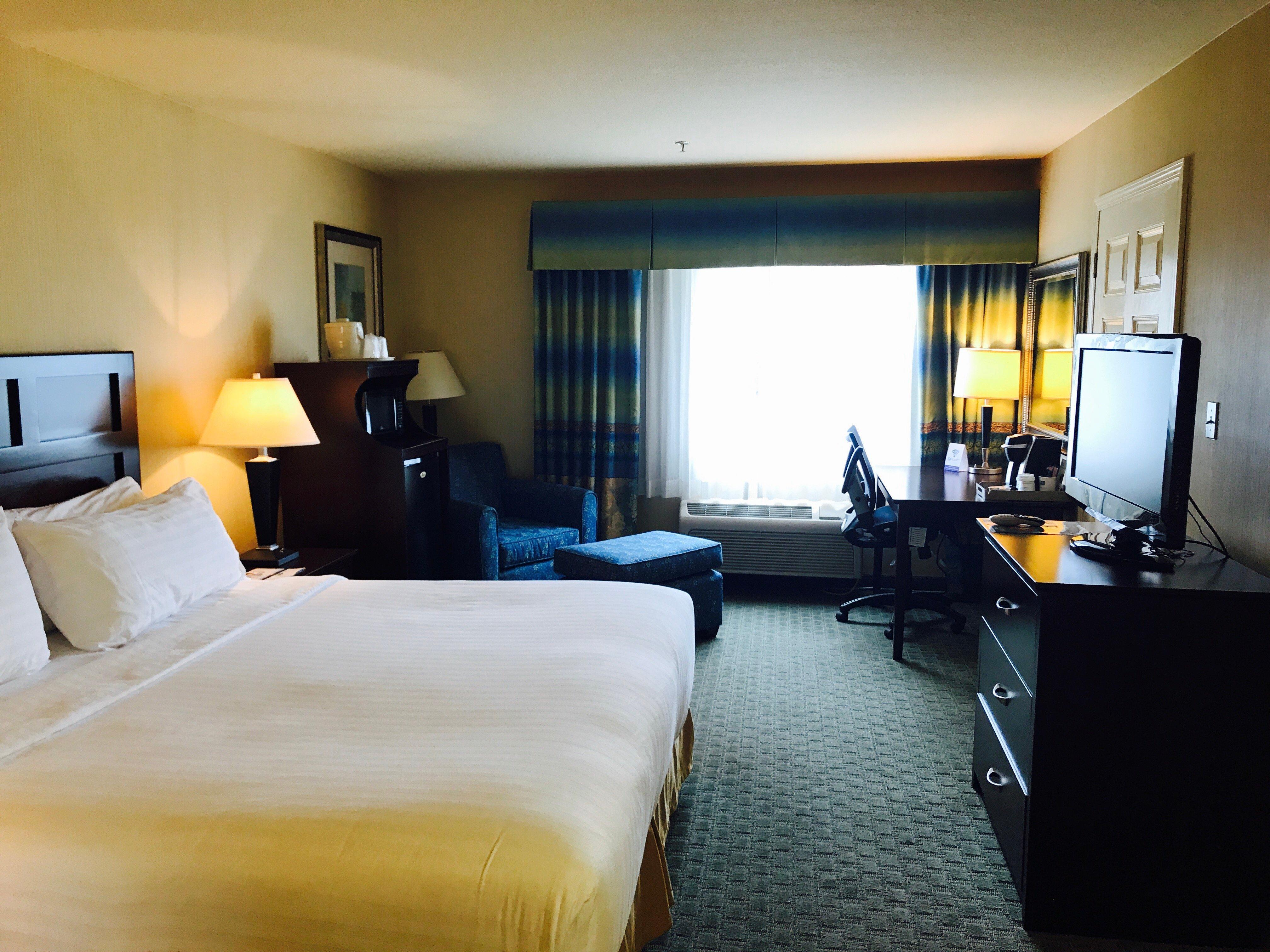 Holiday Inn Express Fort Bragg By Ihg Exterior photo
