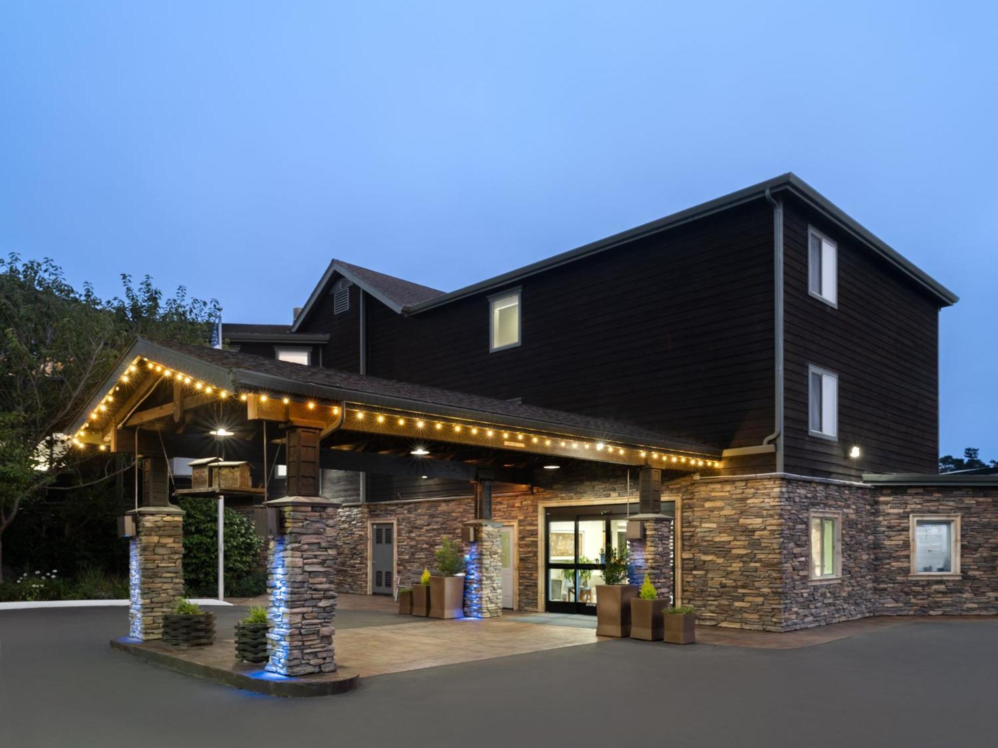 Holiday Inn Express Fort Bragg By Ihg Exterior photo