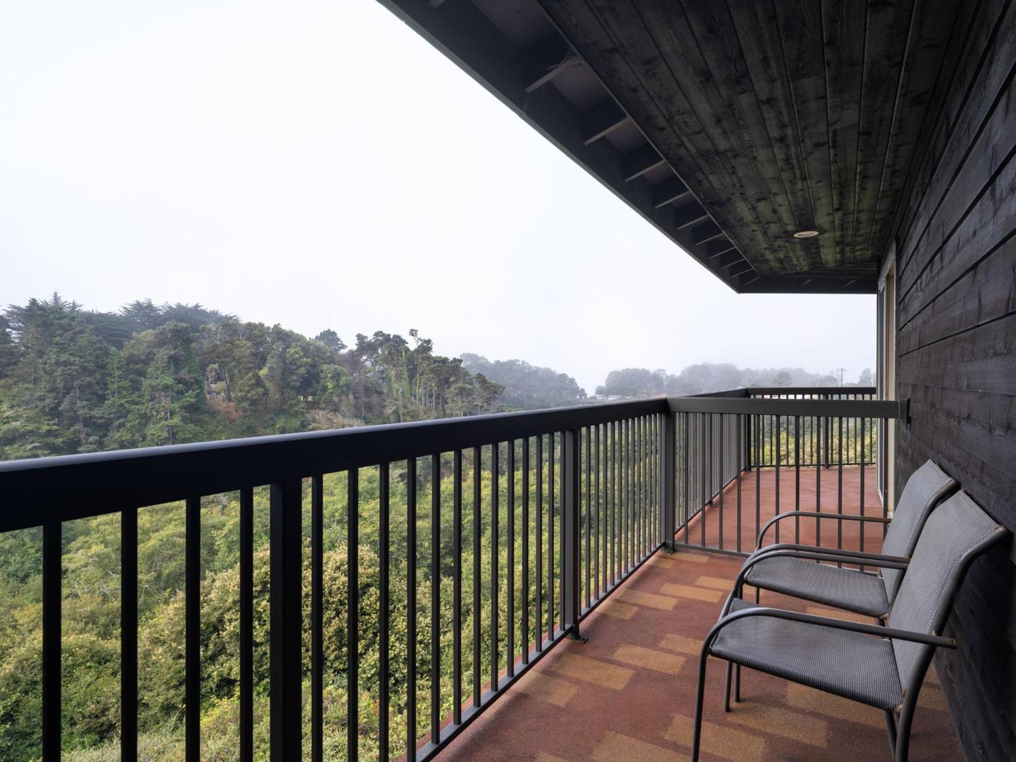 Holiday Inn Express Fort Bragg By Ihg Exterior photo