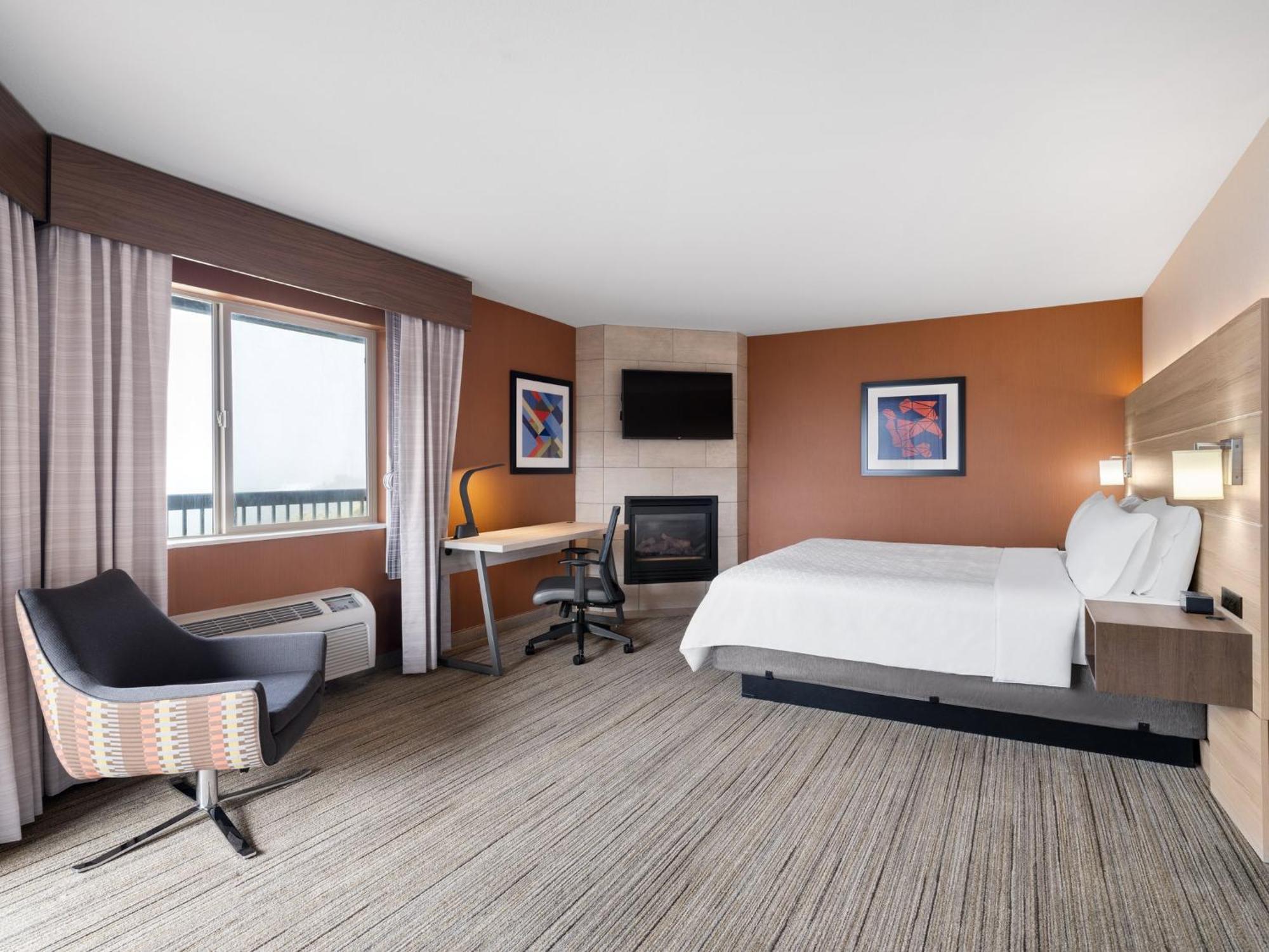 Holiday Inn Express Fort Bragg By Ihg Exterior photo