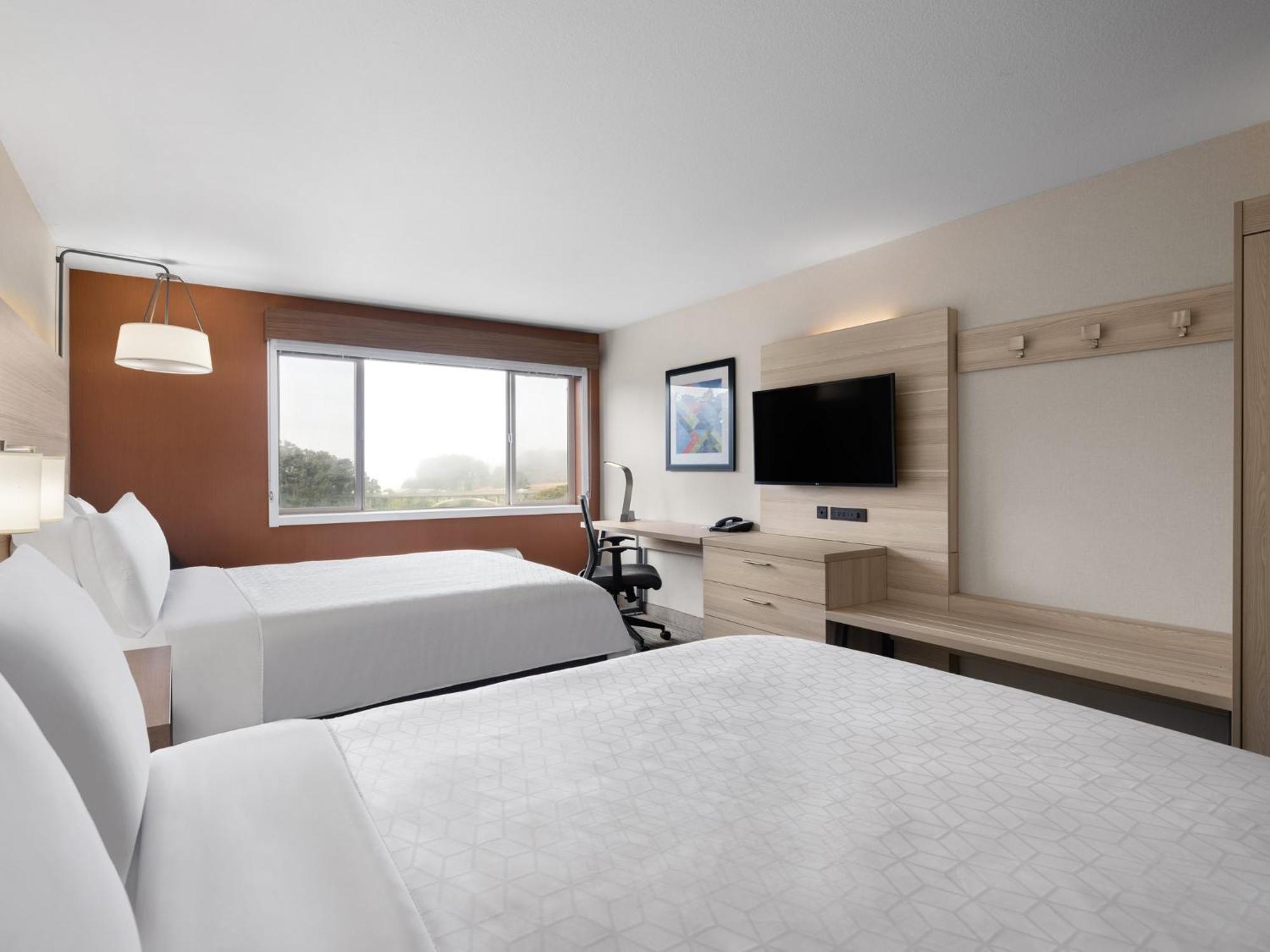 Holiday Inn Express Fort Bragg By Ihg Exterior photo