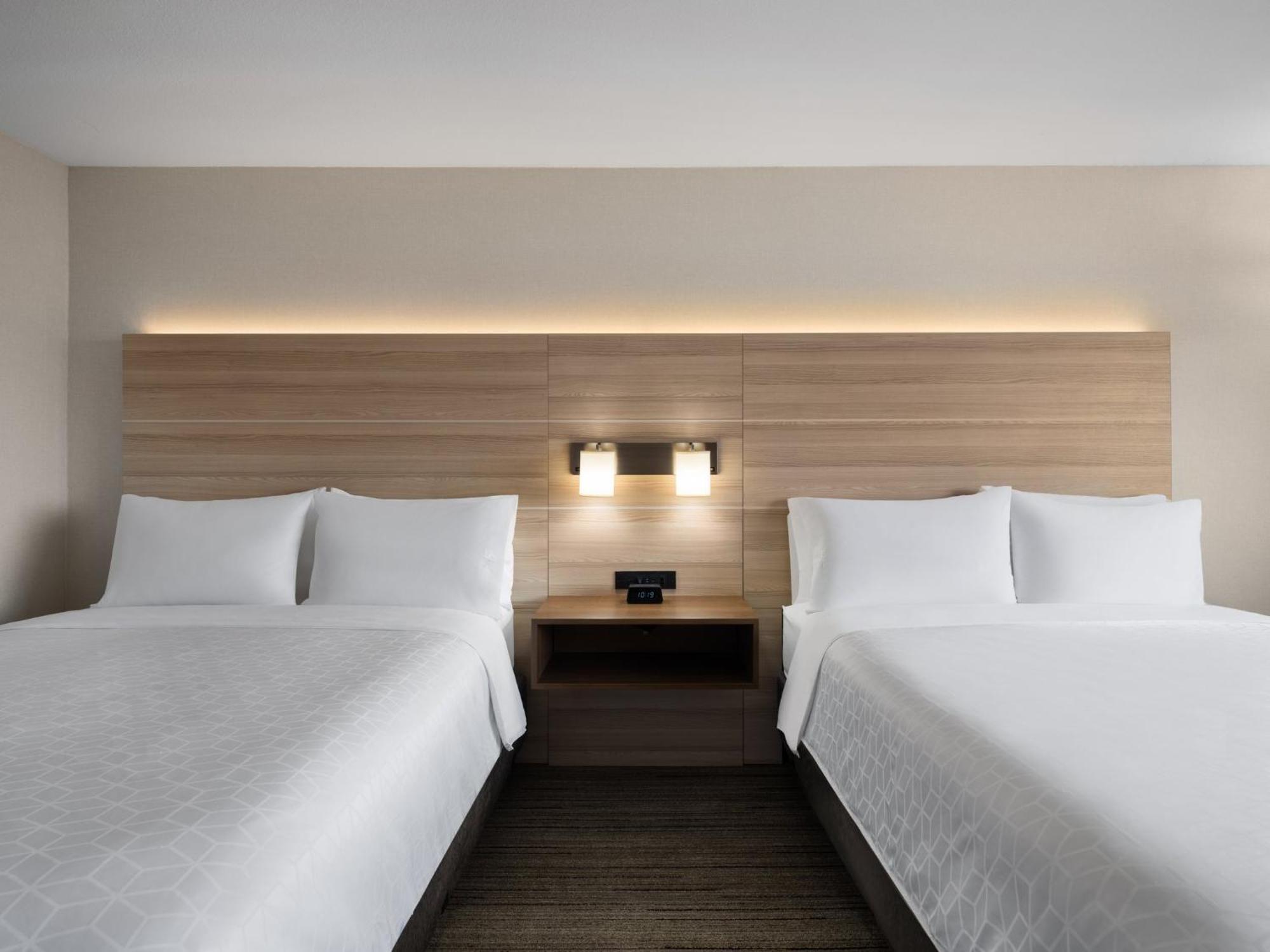 Holiday Inn Express Fort Bragg By Ihg Exterior photo