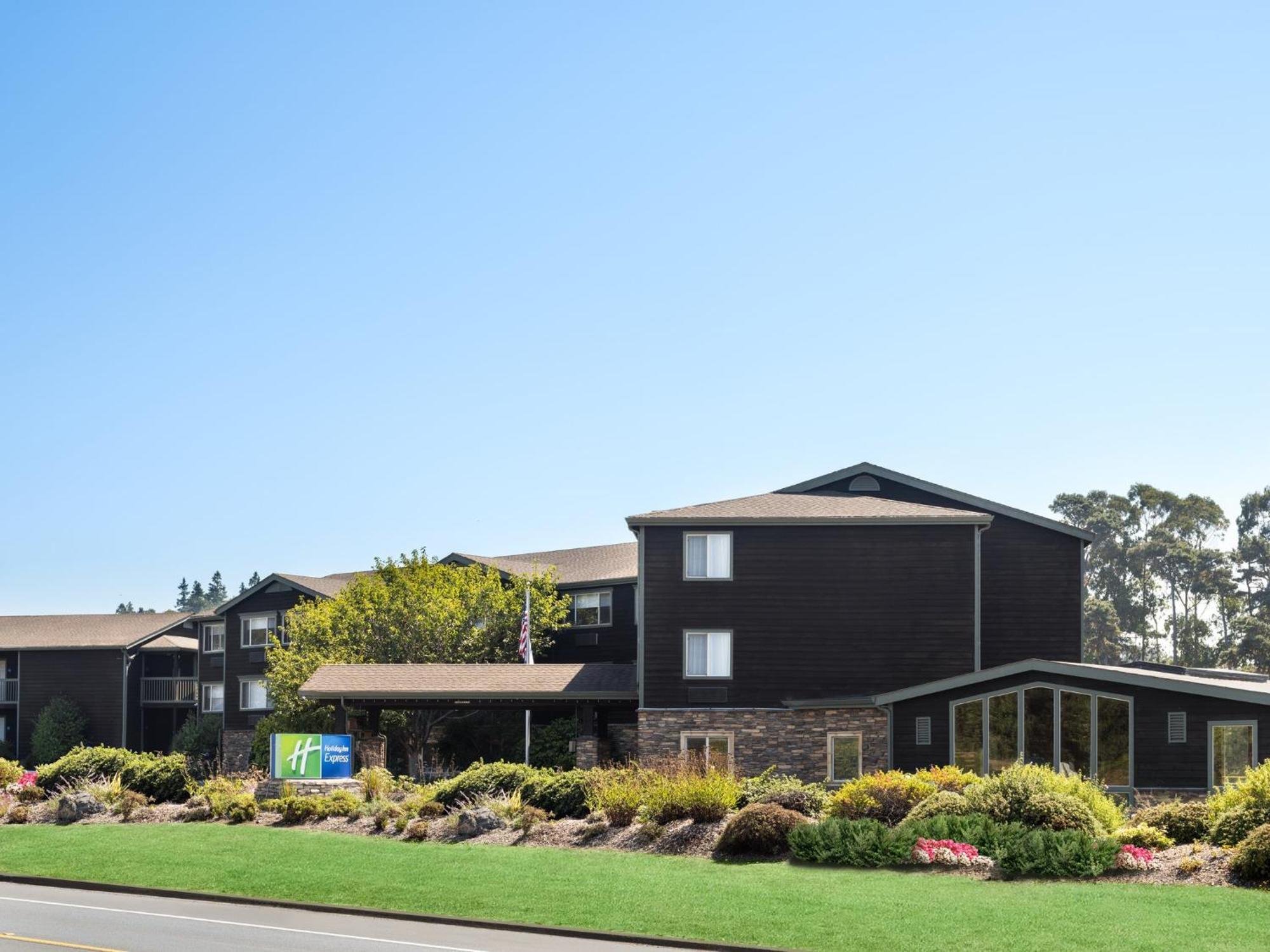 Holiday Inn Express Fort Bragg By Ihg Exterior photo