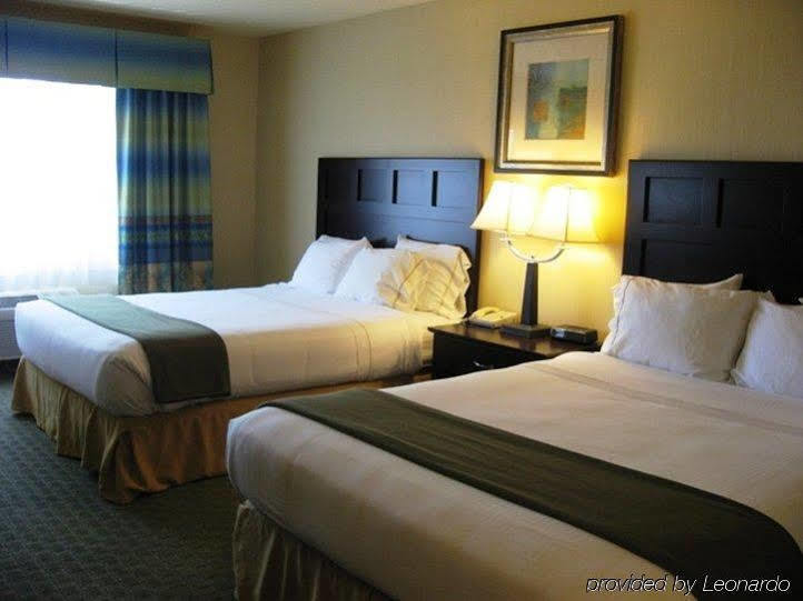 Holiday Inn Express Fort Bragg By Ihg Exterior photo