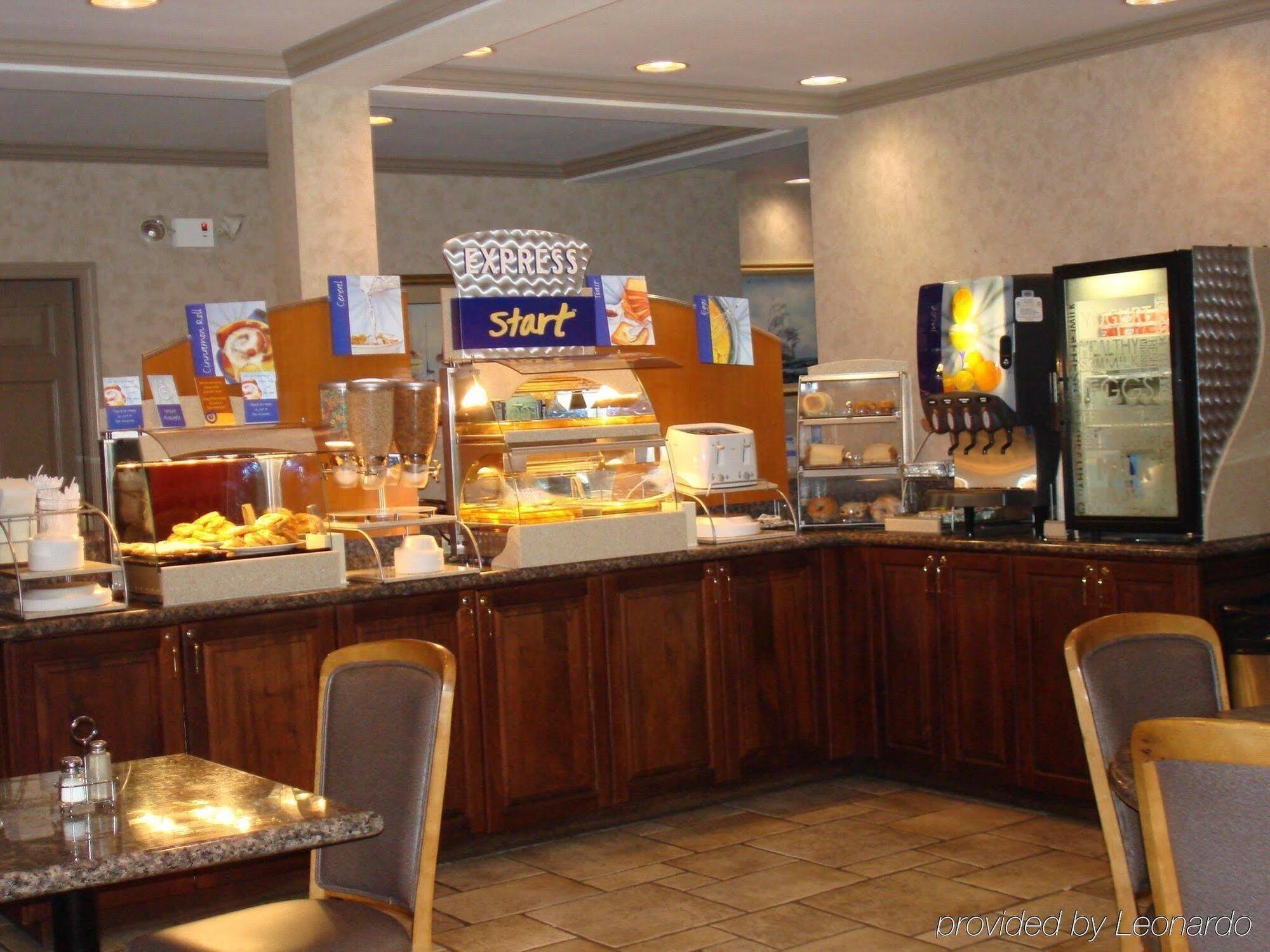Holiday Inn Express Fort Bragg By Ihg Exterior photo
